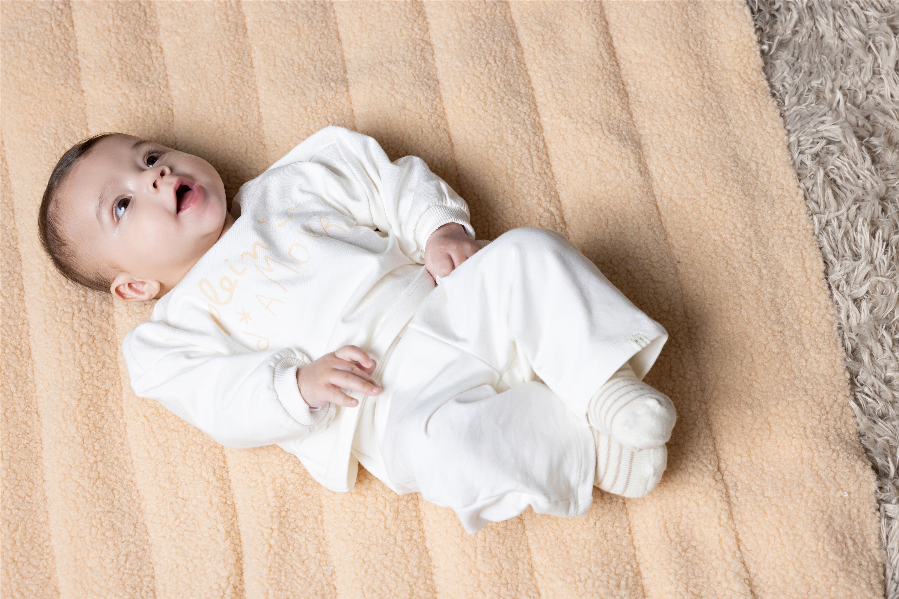 Ker Roomy Sweater met Amour print Wit