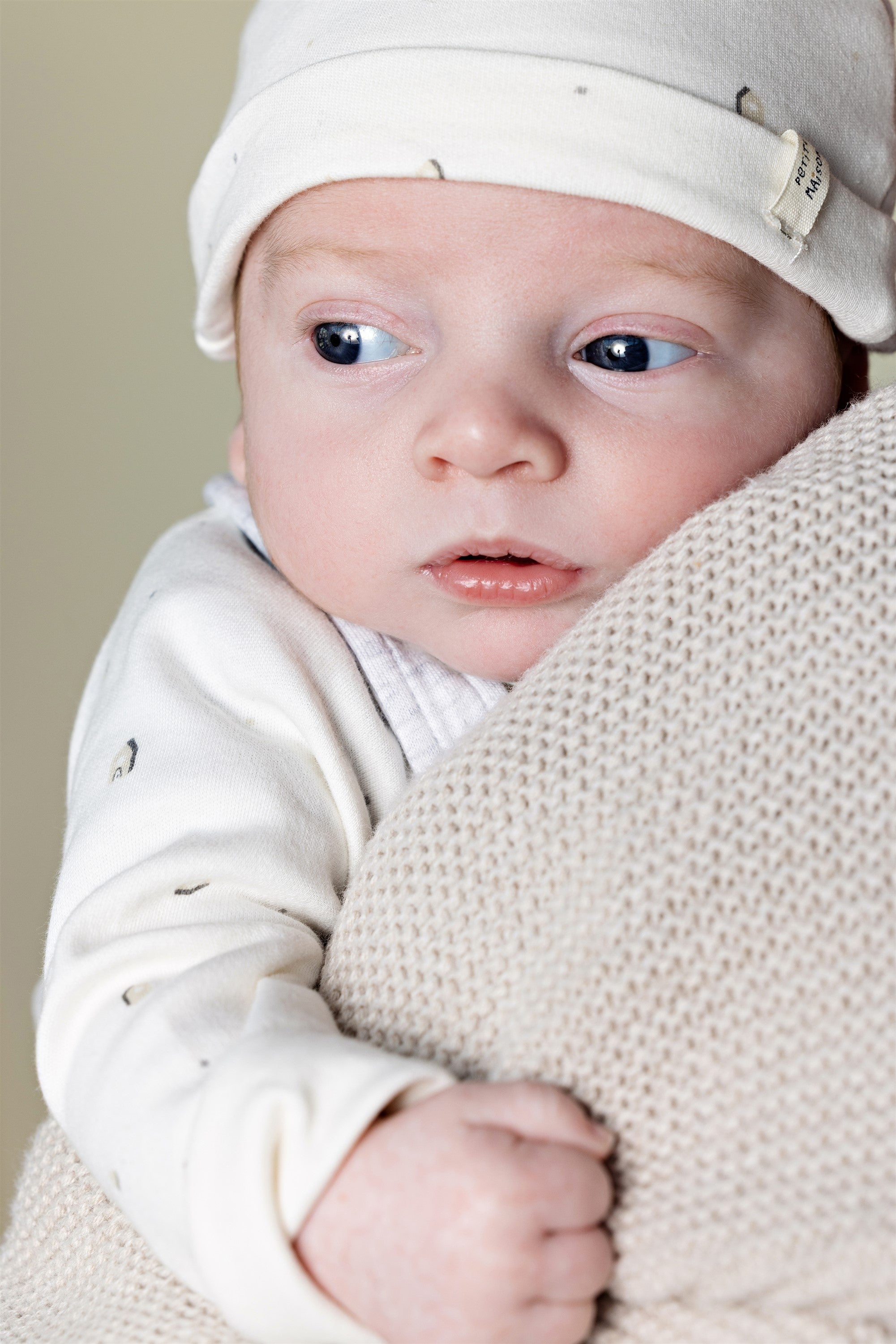 Baby Hat & Scratch Mitts Set Gray