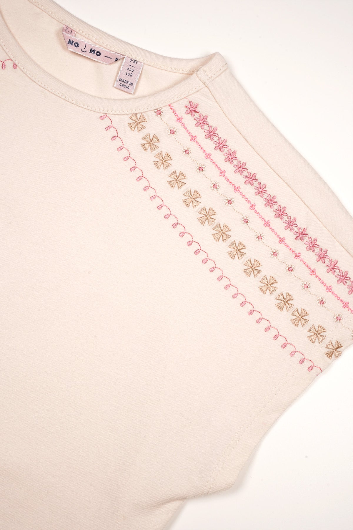 Kaby Tshirt met Borduur Ivoor