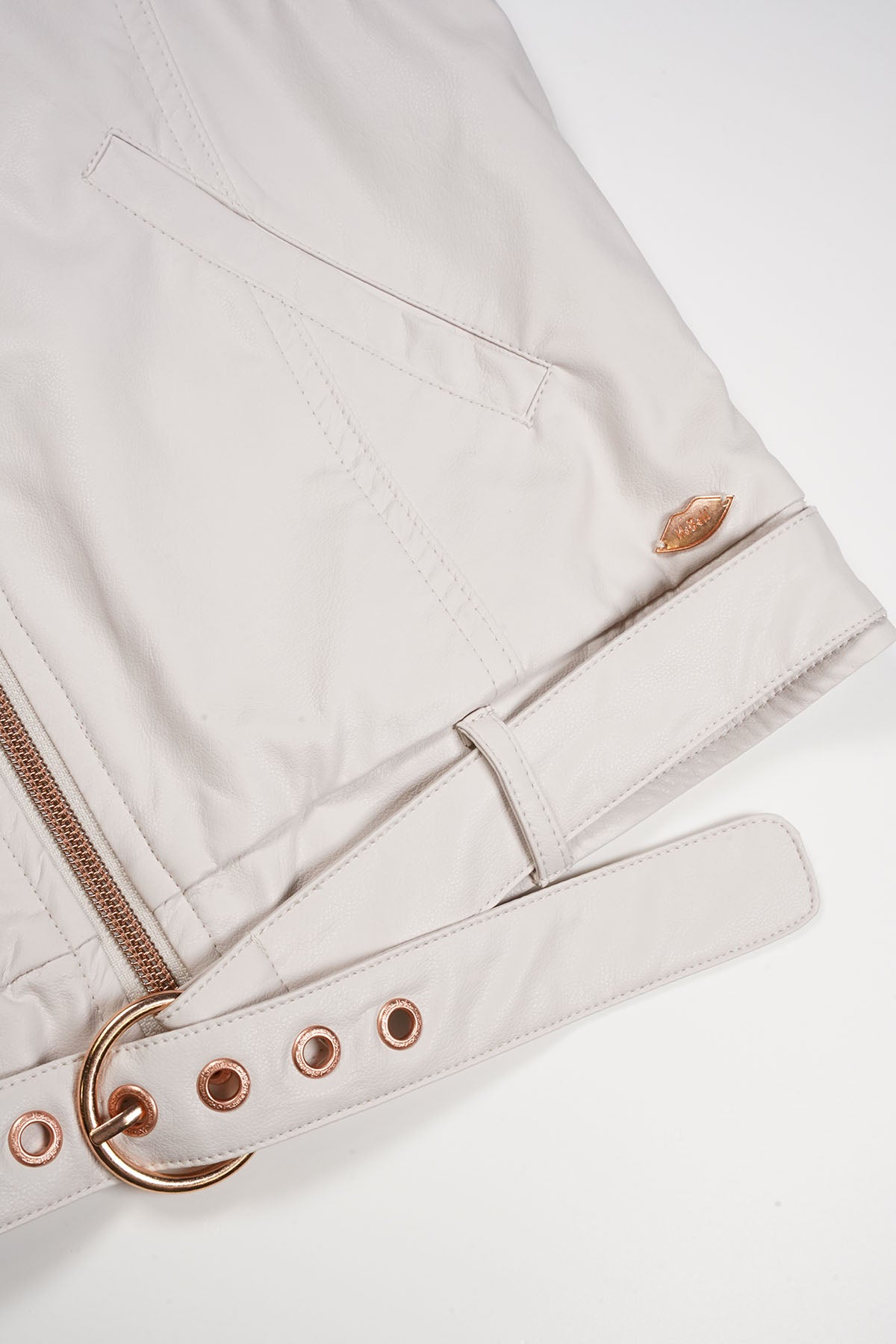 Bowie Fake Leather Biker Gilette Ivory